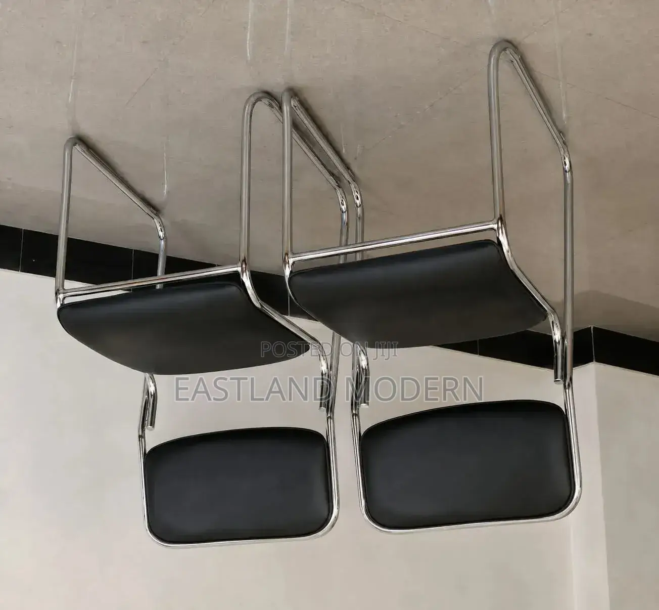 Black Visitor Office Chair – Chrome Frame