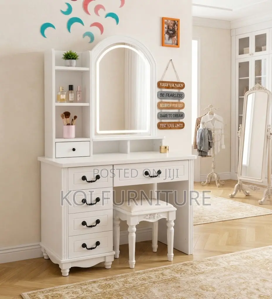 Dressers; Elegant White Dressing Vanity SetWith Lockable Drawers