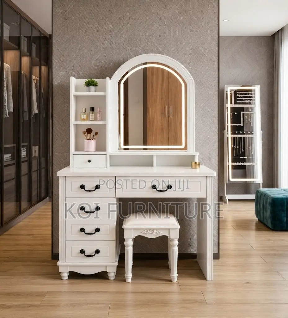 Dressers; Elegant White Dressing Vanity SetWith Lockable Drawers