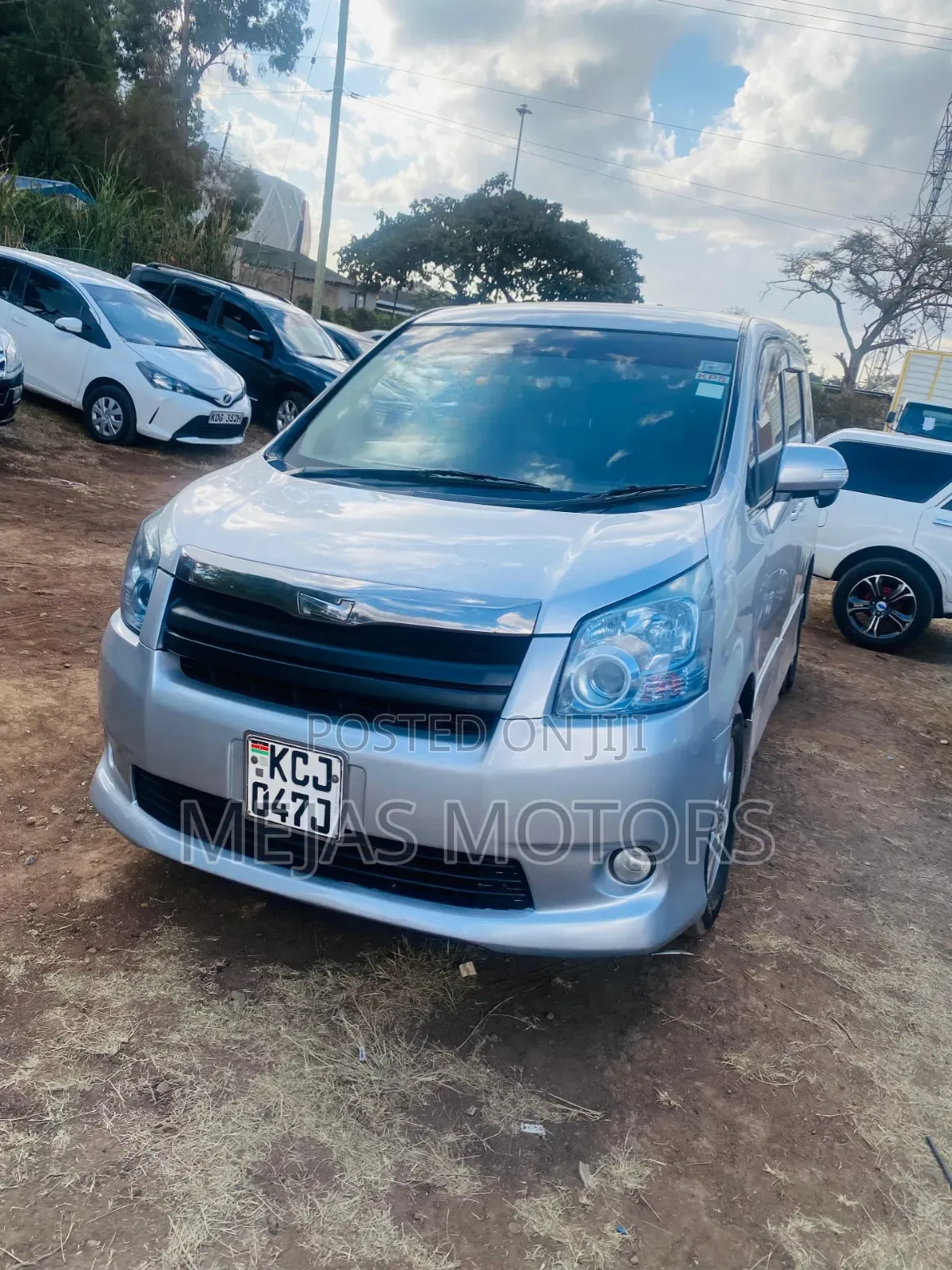 Toyota Noah 2009 Silver