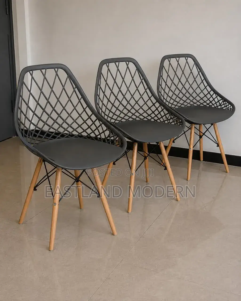 Modern Eames Style Dining Chair – Black With Wooden Legs.