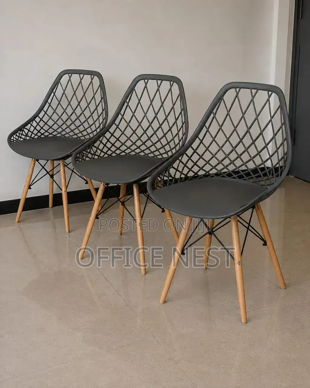 Modern Eames Style Dining Chair – Black With Wooden Legs.