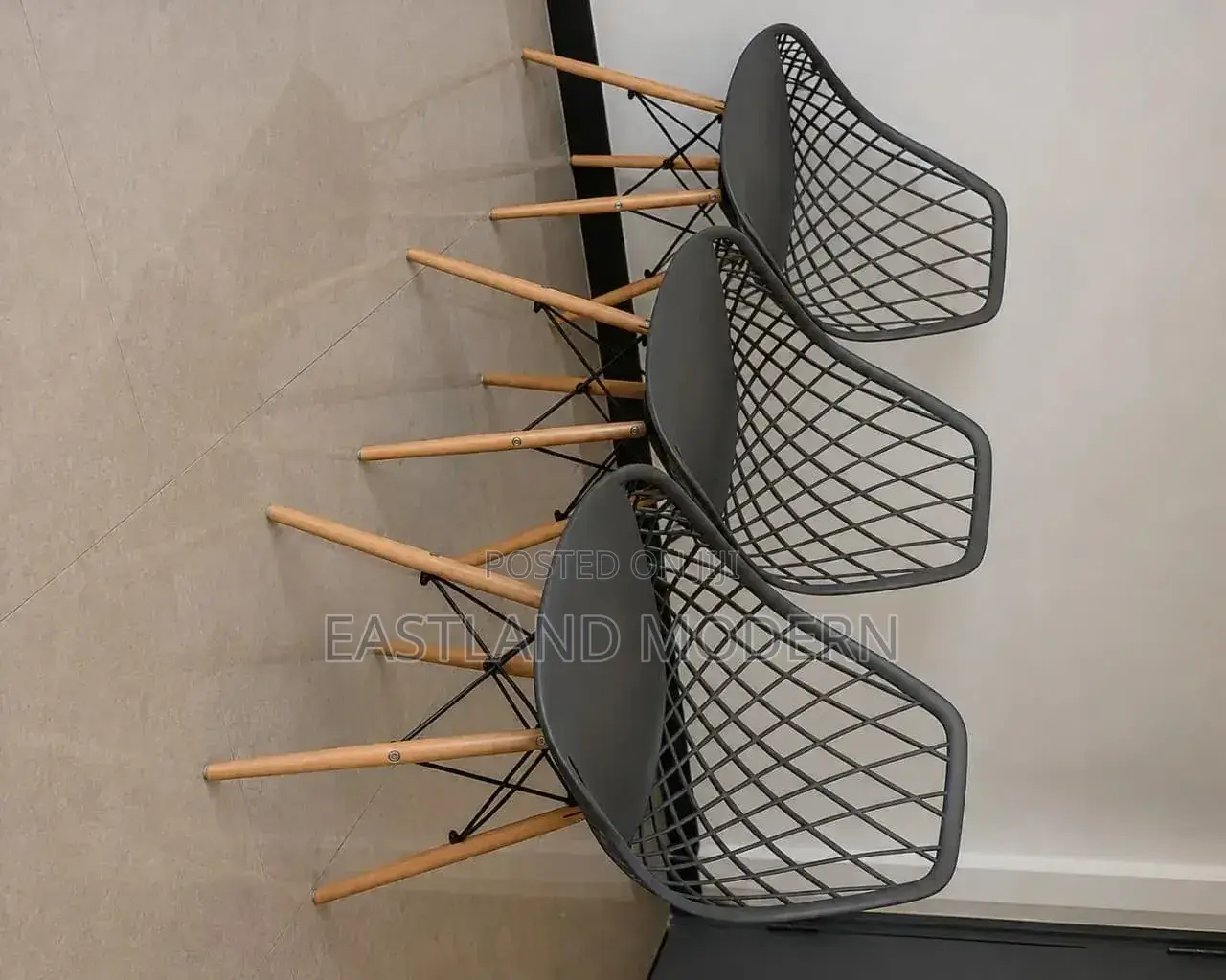 Modern Eames Style Dining Chair – Black With Wooden Legs.