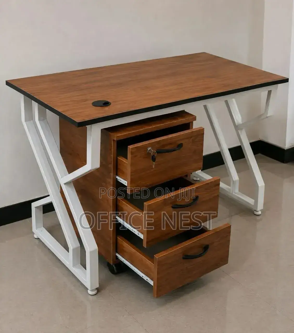 Executive Office Desk With 3 Drawers & Cable Management