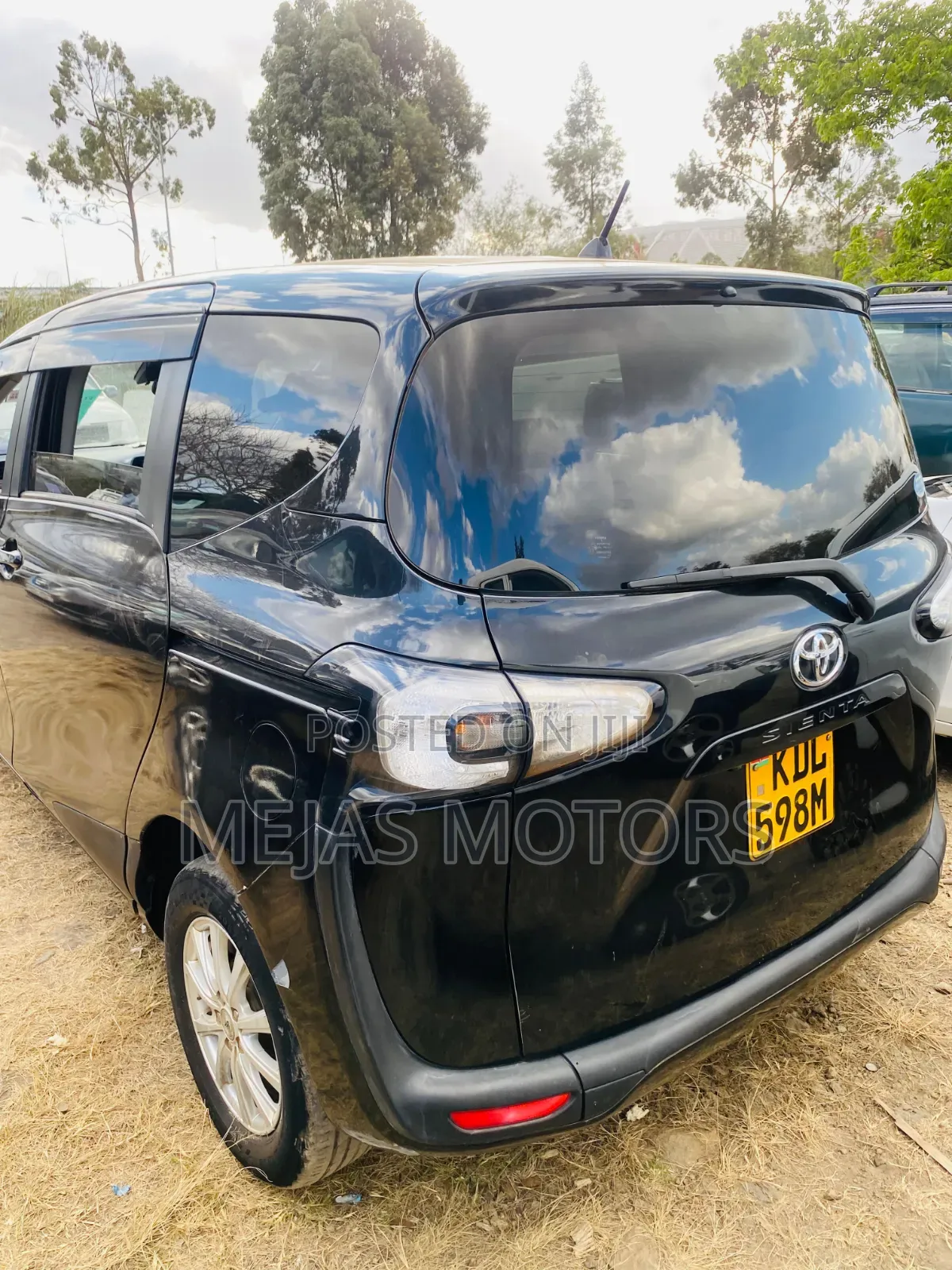 Toyota Sienta 2017 Black