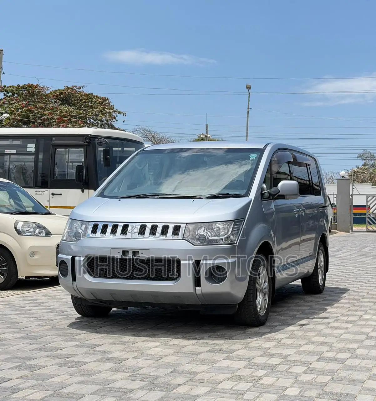 Mitsubishi Delica 2016 Silver