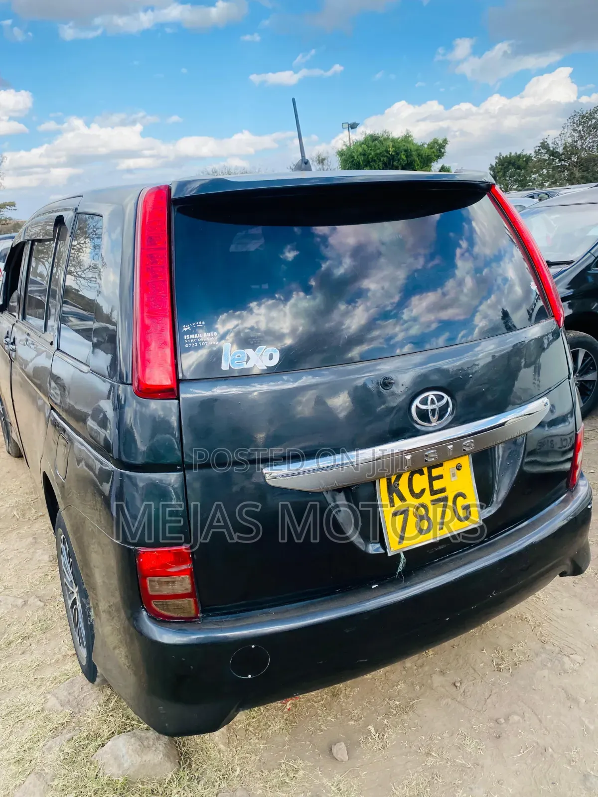 Toyota ISIS 2009 Blue