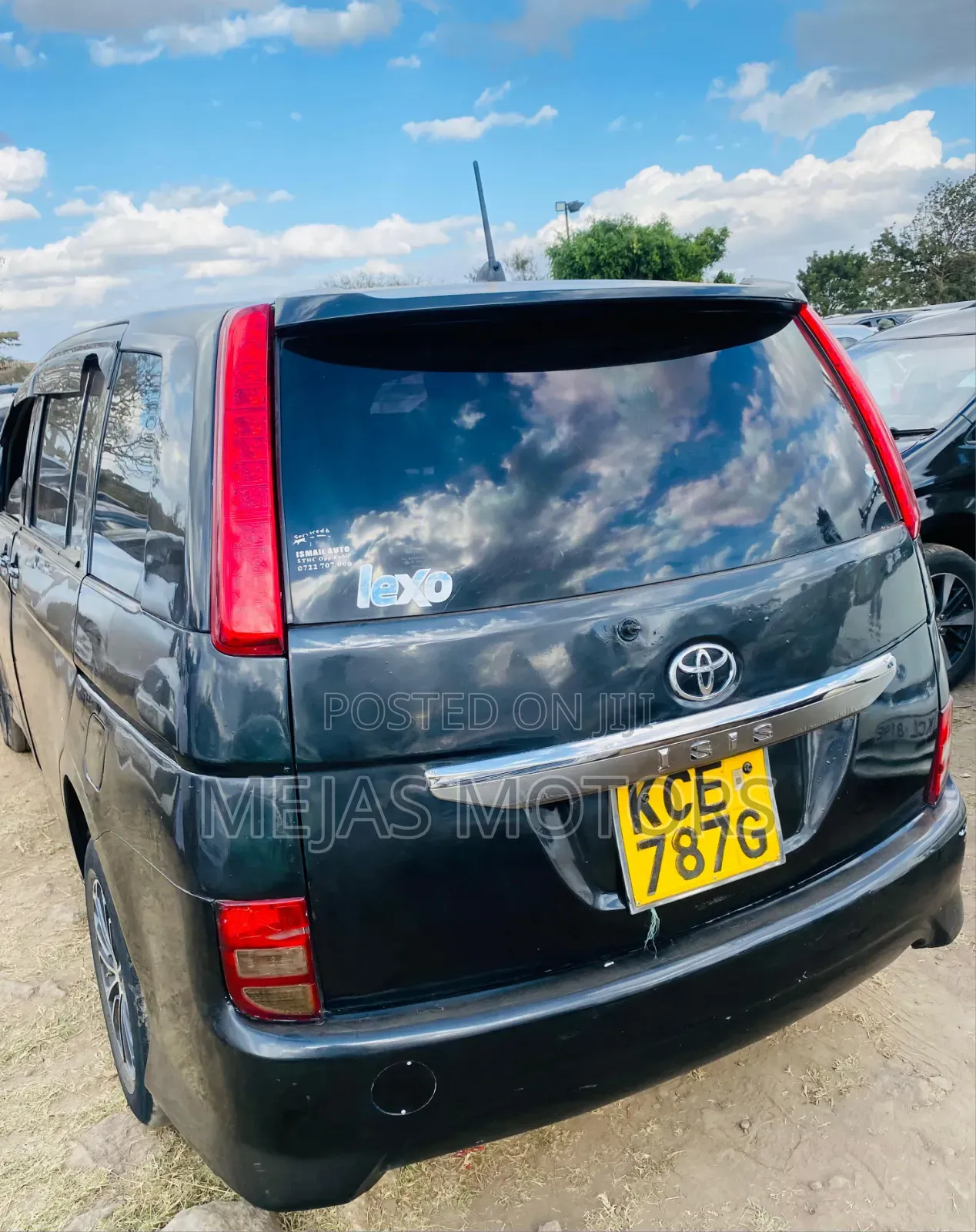 Toyota ISIS 2009 Blue