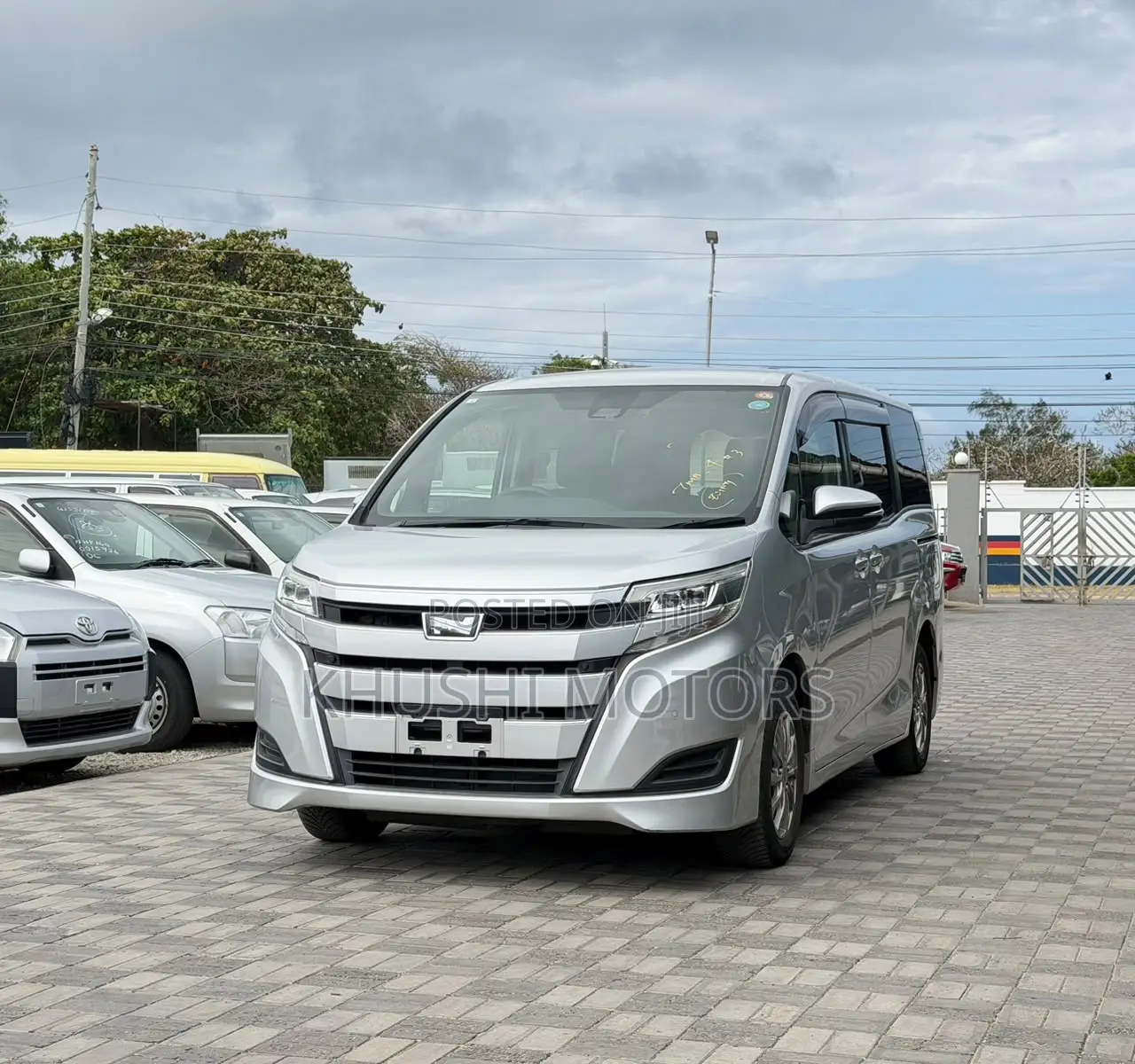 Toyota Noah 2019 Silver