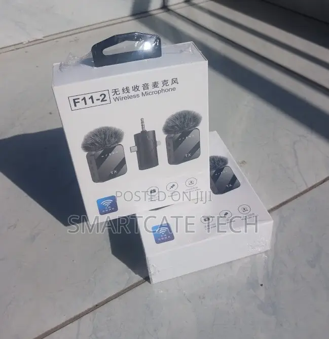 3-in-1 Type-C F11-2 Wireless Lavalier Microphone
