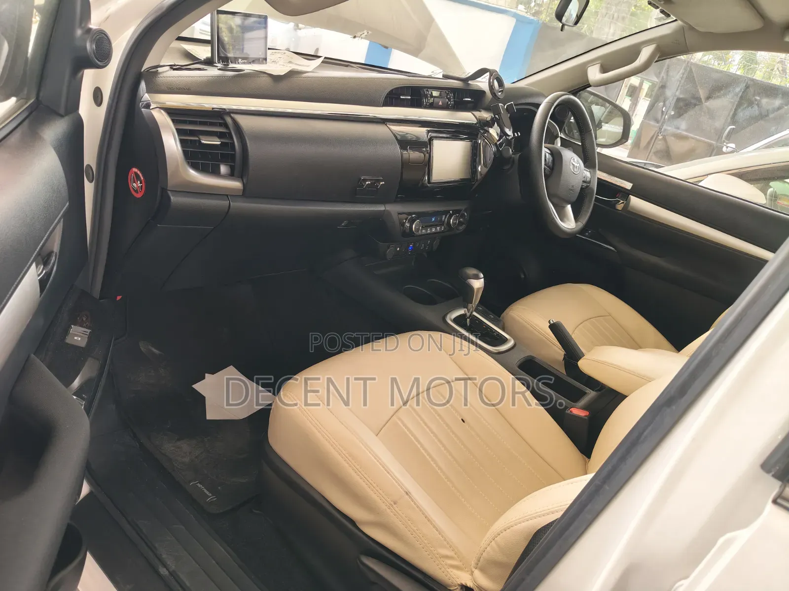 Toyota Hilux 2020 White