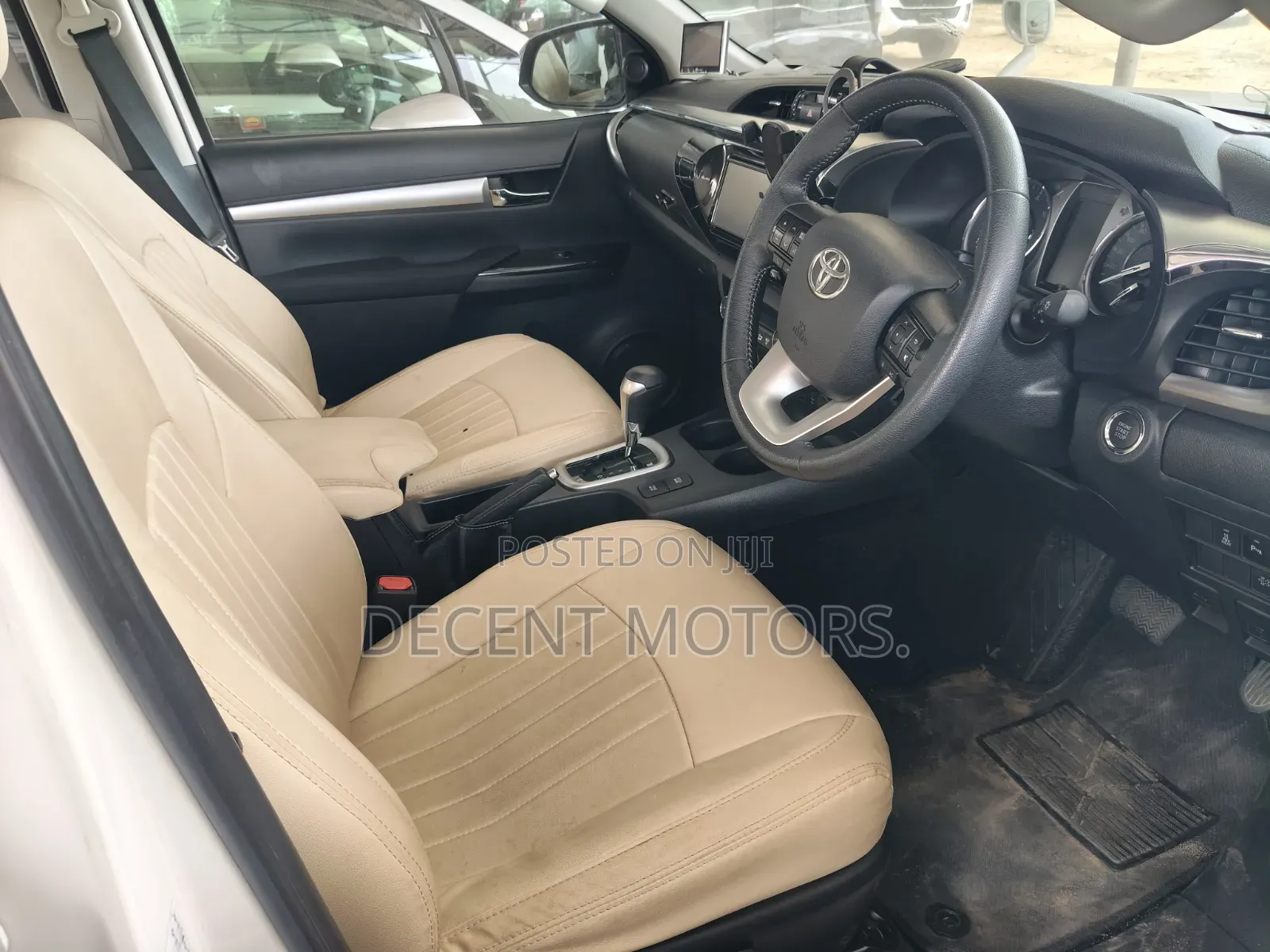 Toyota Hilux 2020 White