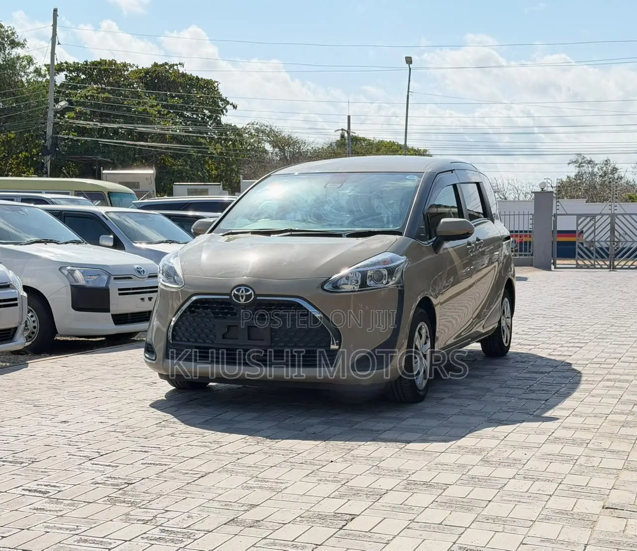 Toyota Sienta 2019 Beige