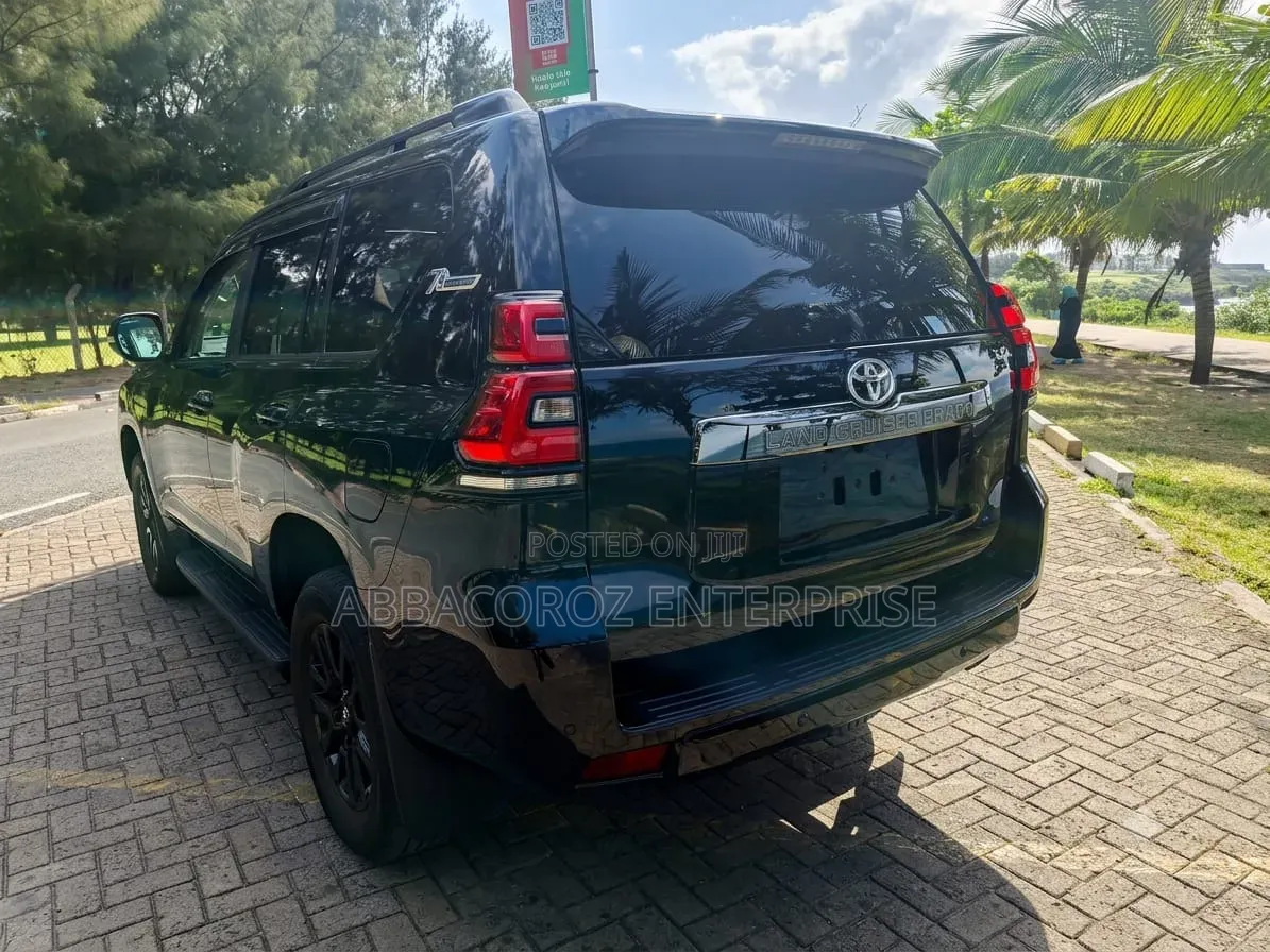 Toyota Land Cruiser Prado 2022 Black