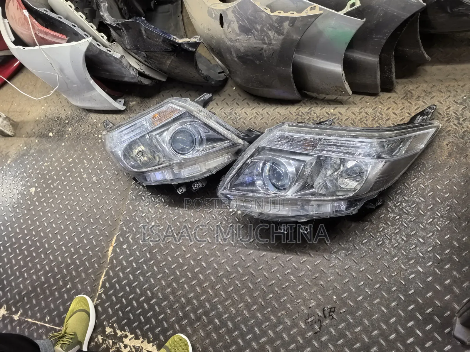 Noah 2014 Headlight