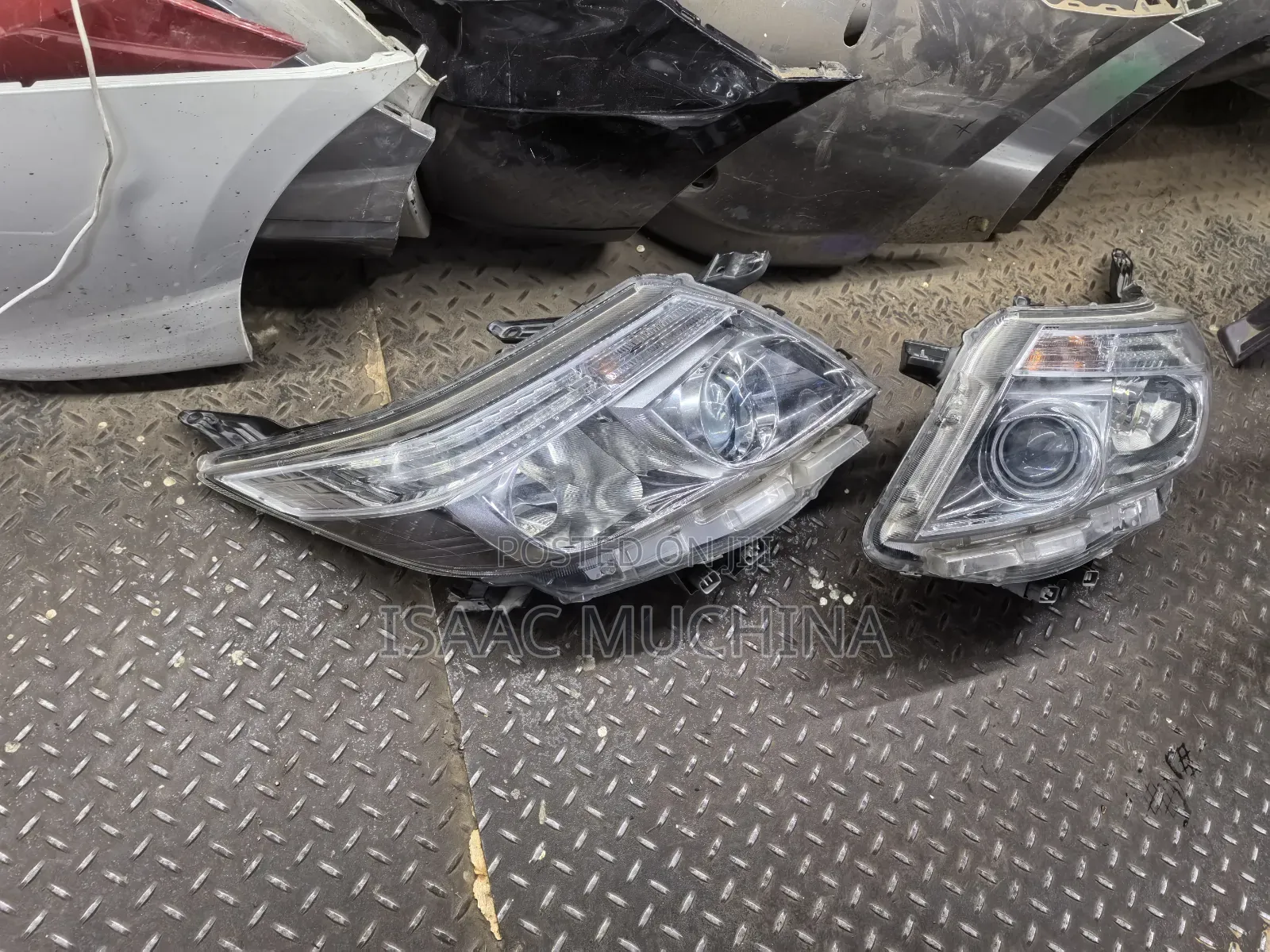 Noah 2014 Headlight