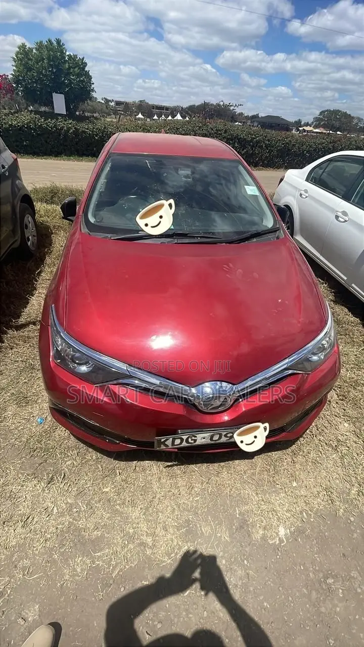 Toyota Auris 2016 Red