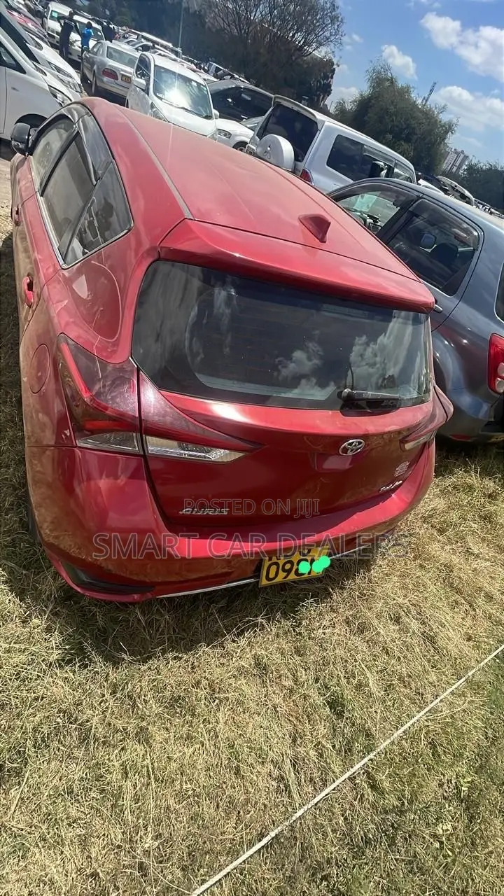 Toyota Auris 2016 Red
