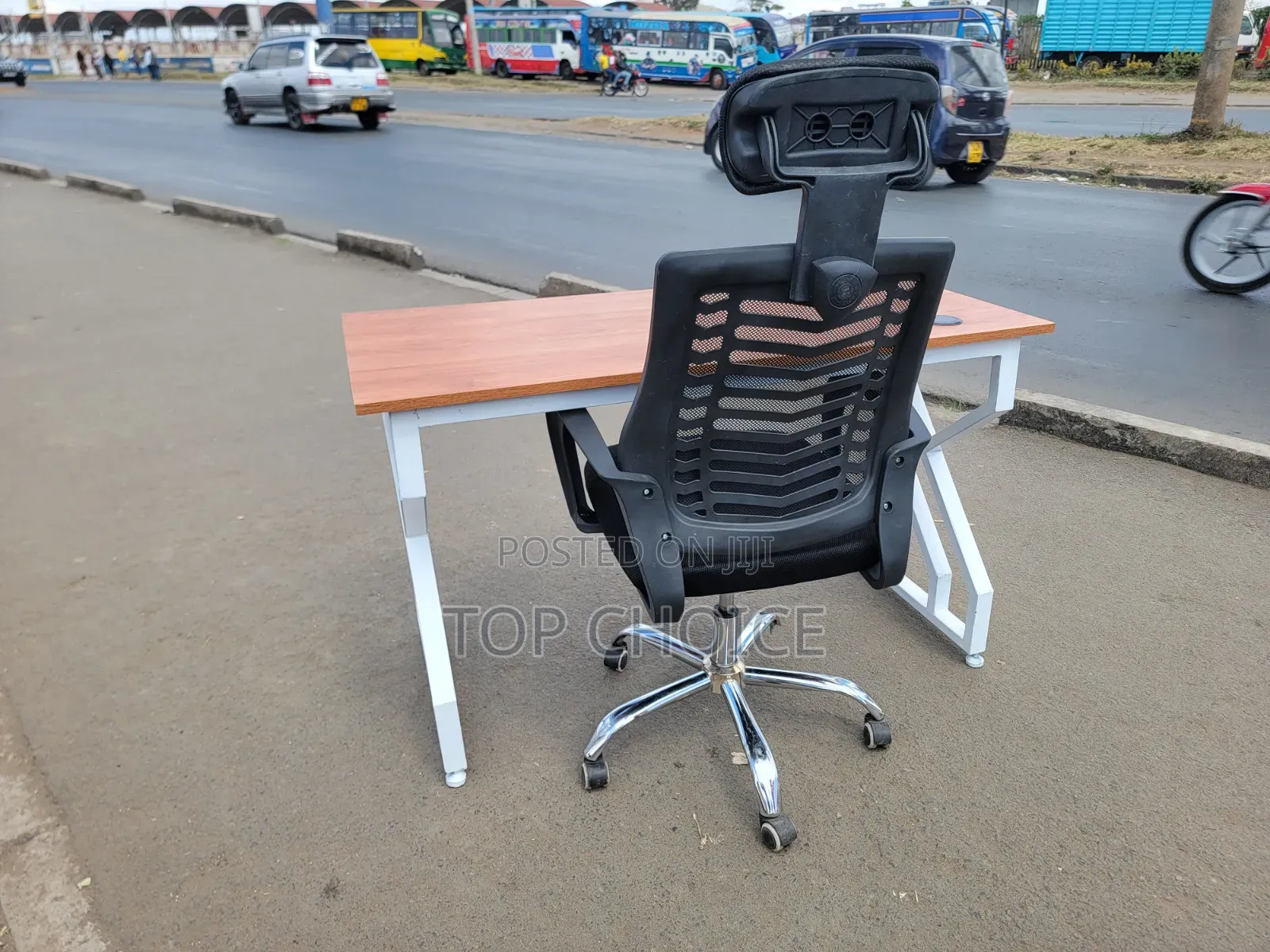 Office Workstation Desk With Ergonomic Mesh Chair