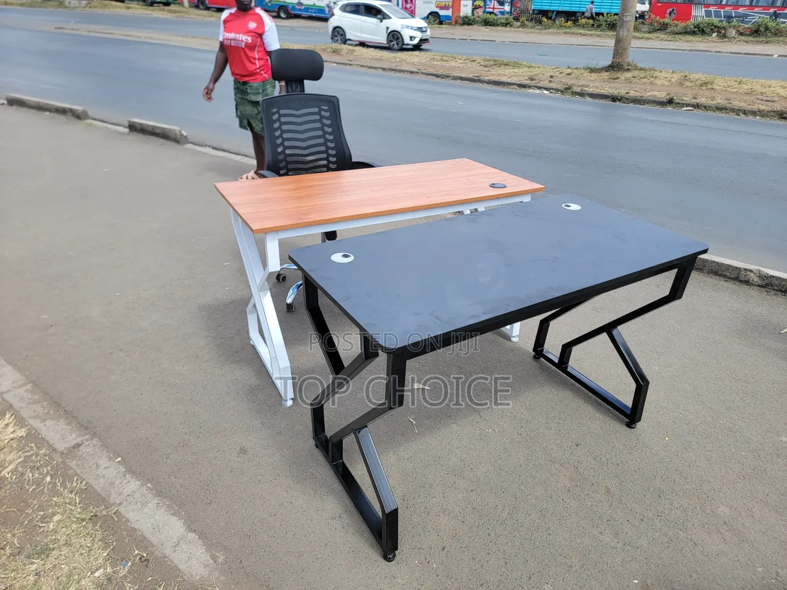 Office Workstation Desk With Ergonomic Mesh Chair