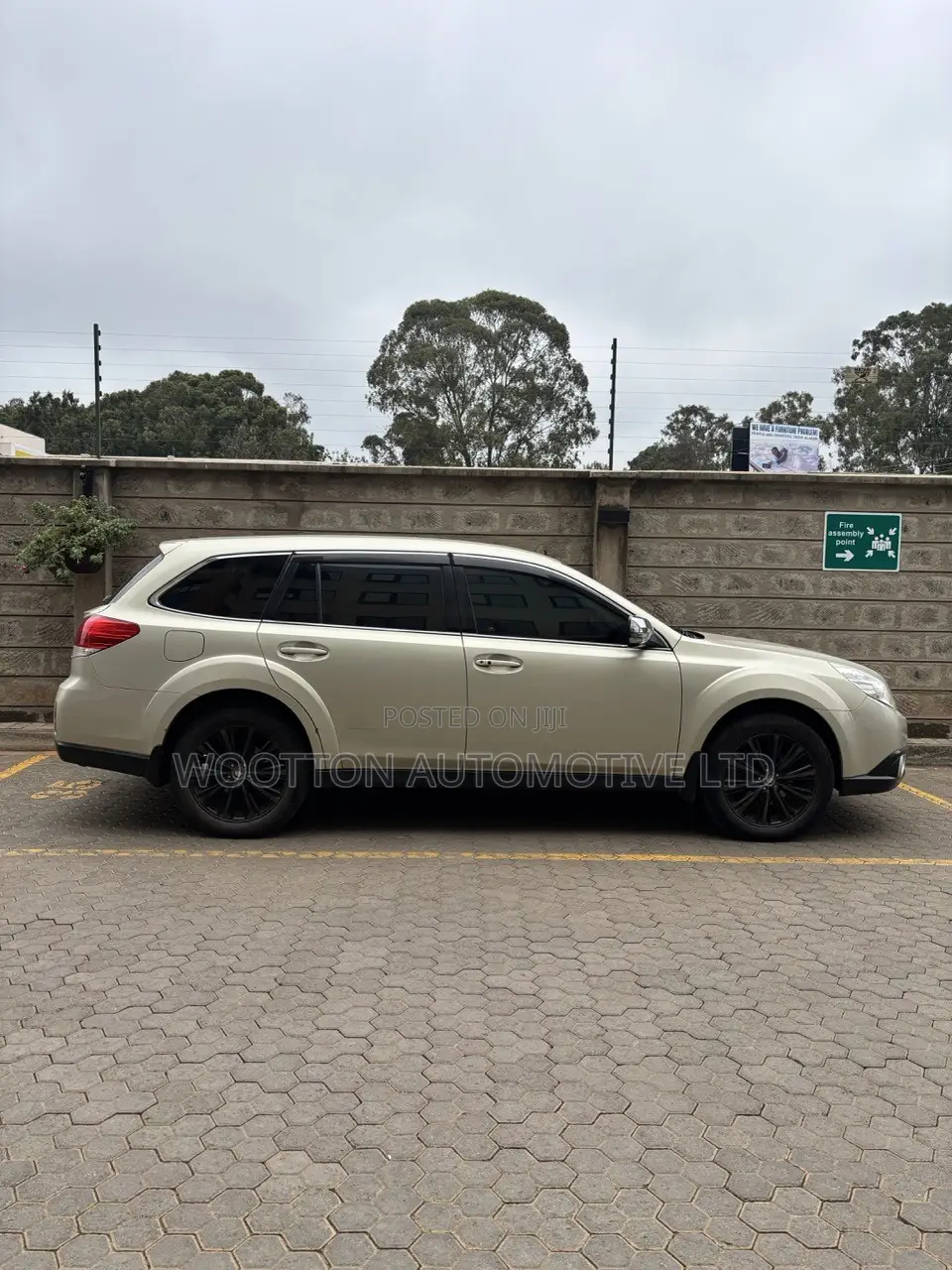 Subaru Outback 2009 Gold