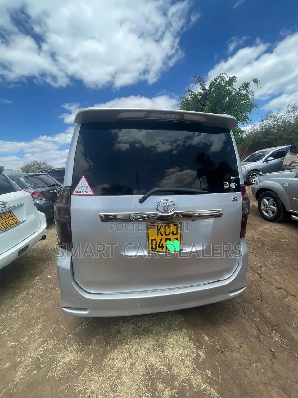 Toyota Noah 2009 Silver