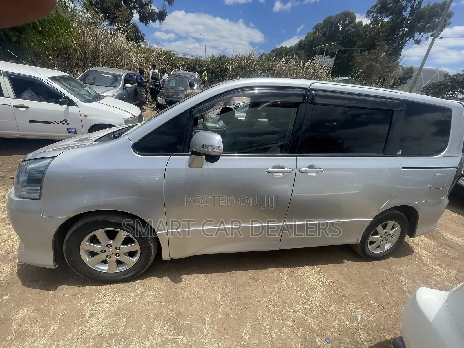 Toyota Noah 2009 Silver