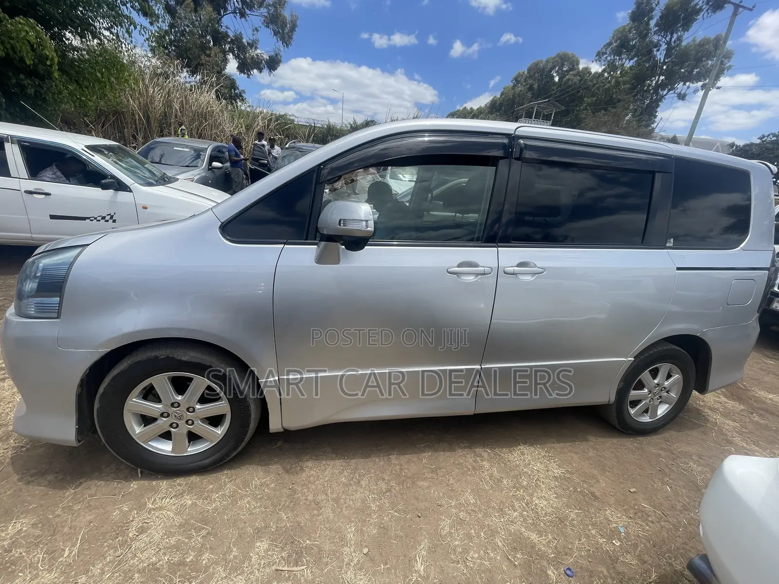 Toyota Noah 2009 Silver