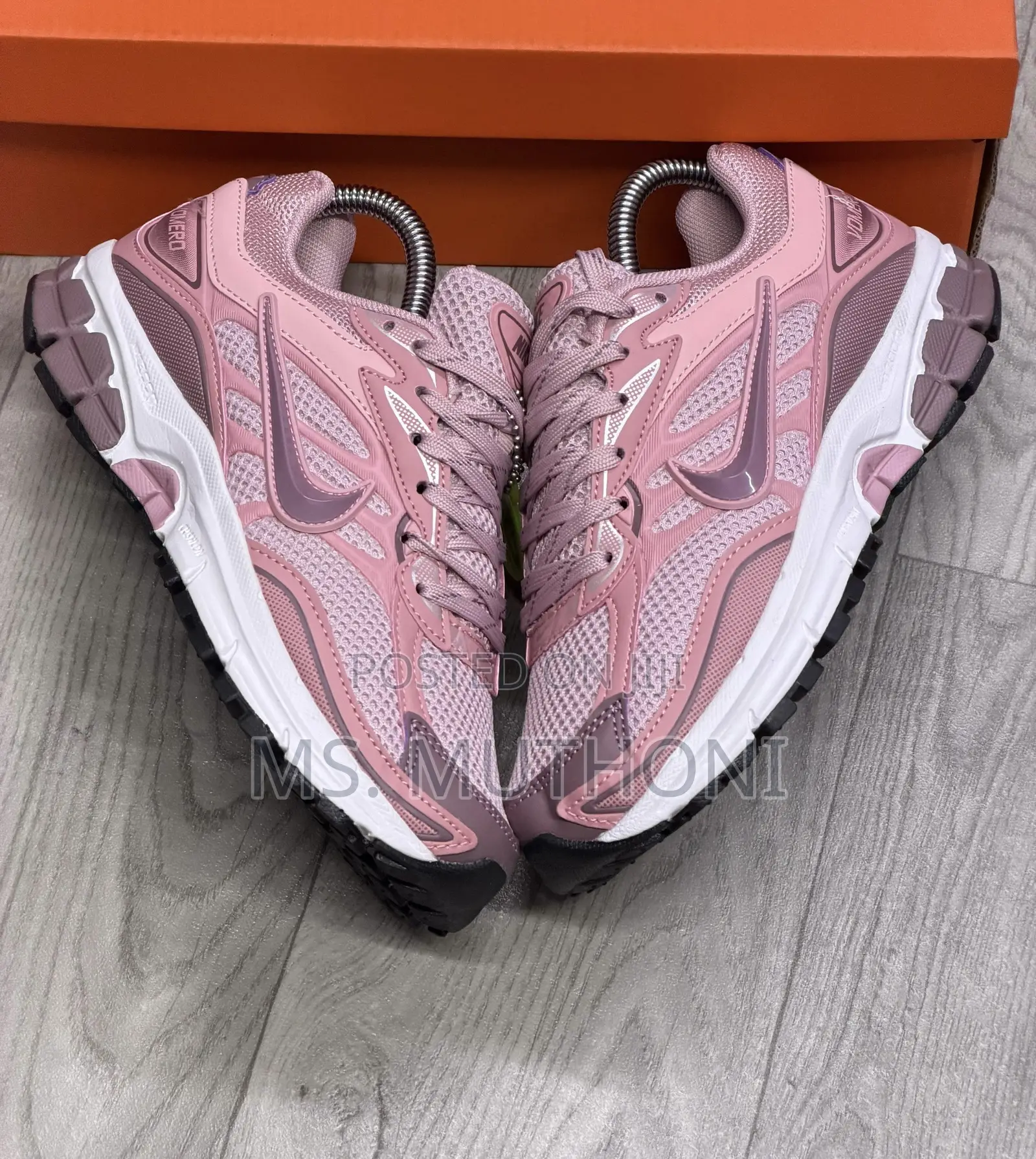 Tonal Pink Mesh Nike Zoom Vomero 5 Sneakers Size 36-420