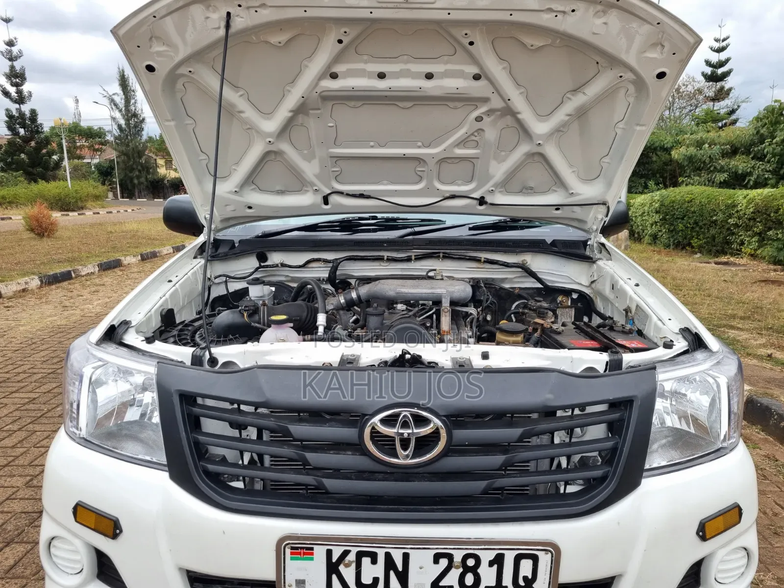 Toyota Hilux 2010 White