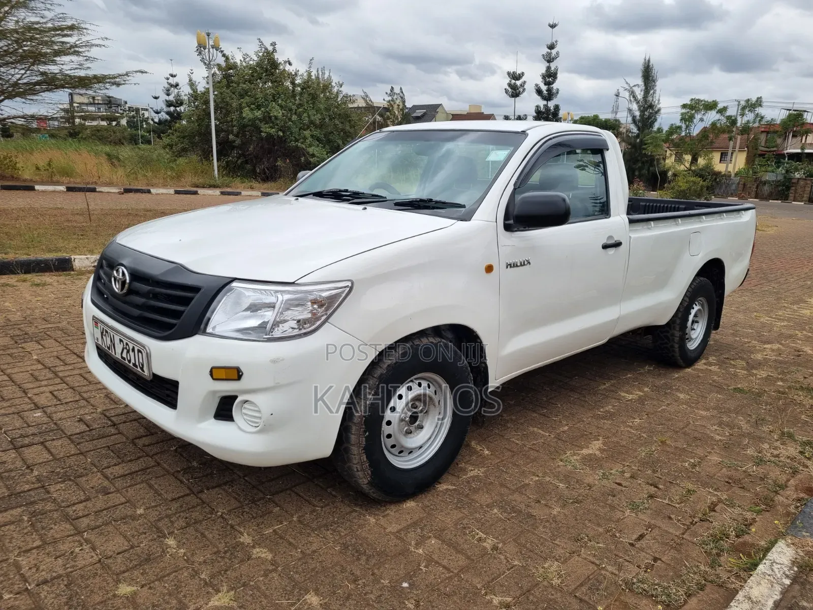 Toyota Hilux 2010 White
