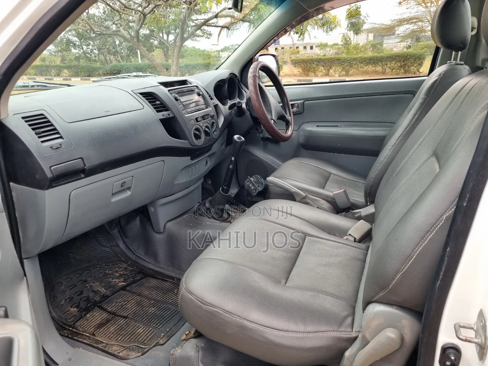 Toyota Hilux 2010 White
