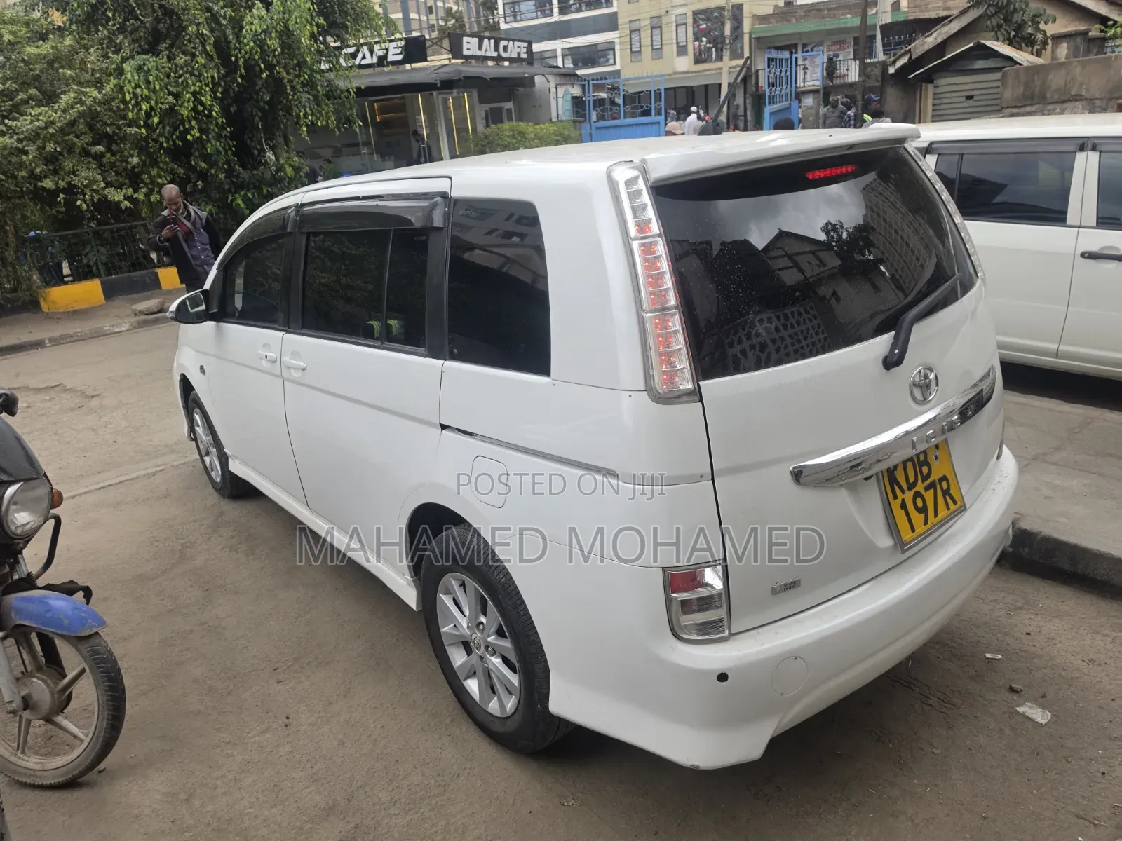 Toyota ISIS 2014 White