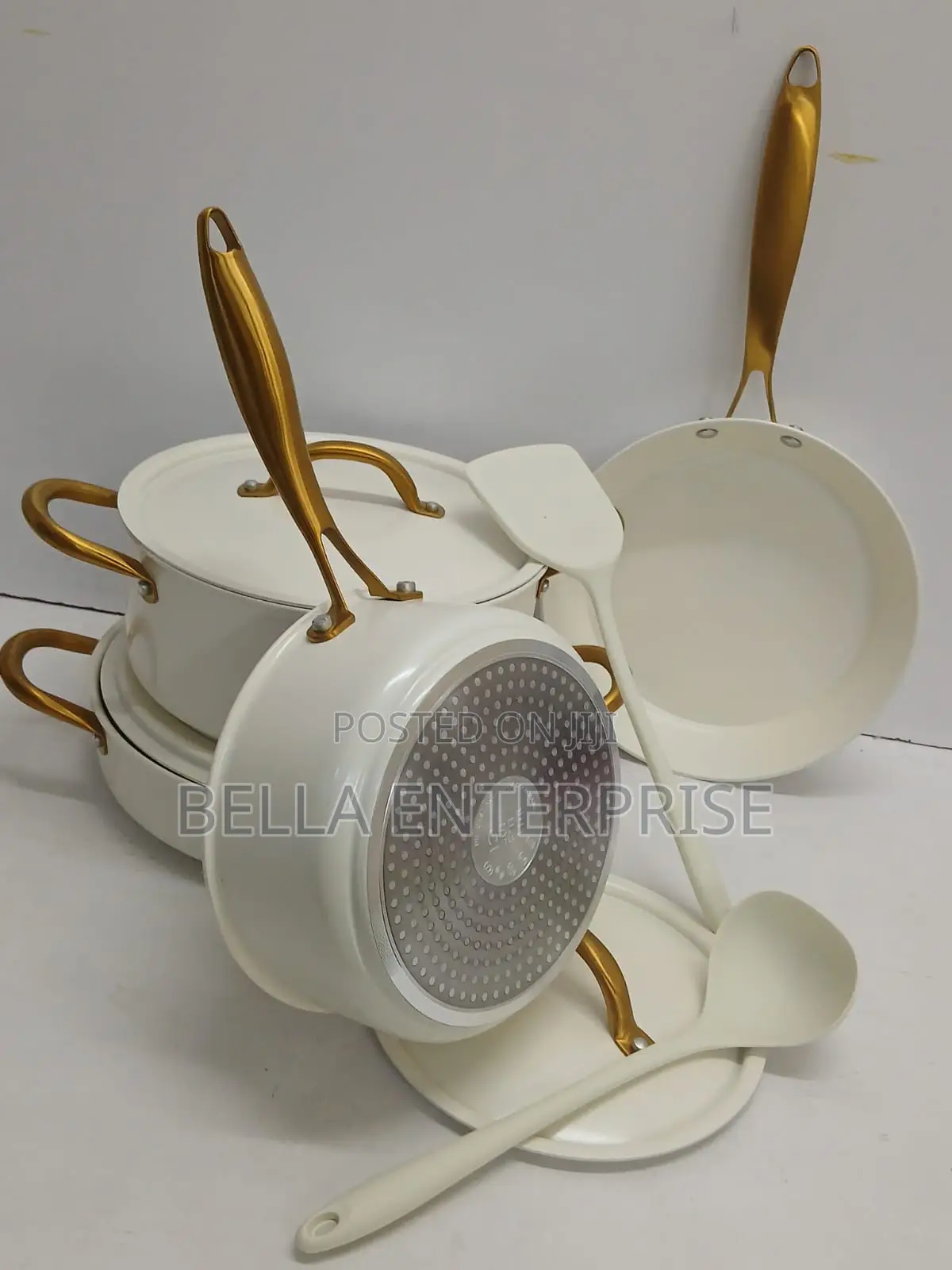 12pcs Ceramic Cookware Set With Gold Coloured Handles Available