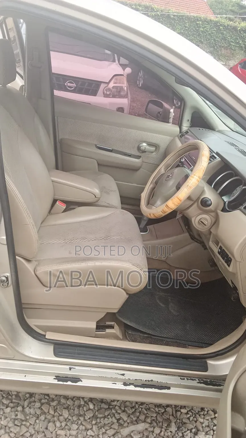 Nissan Tiida 2012 Gray