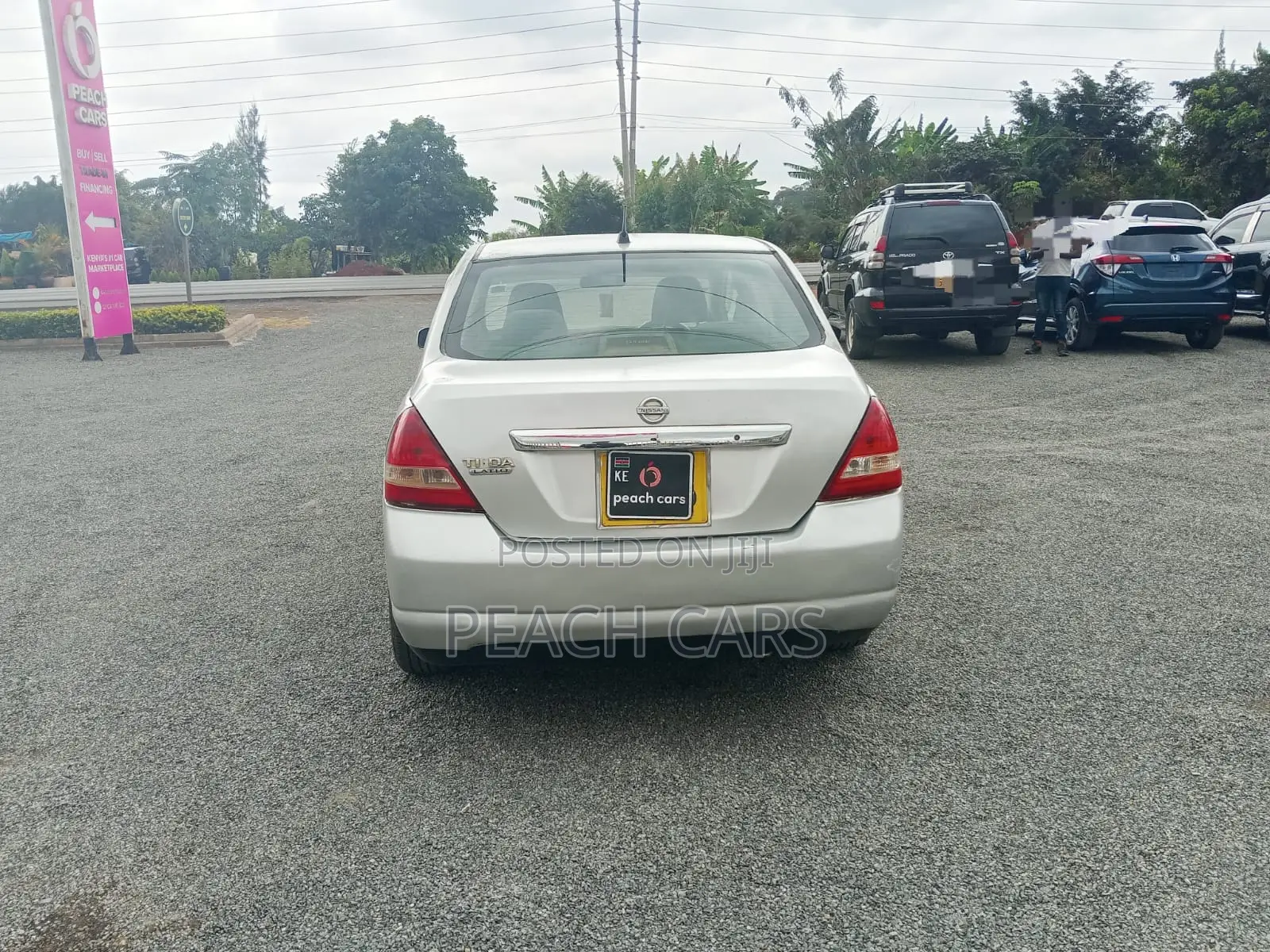 Nissan Tiida 2010 Silver