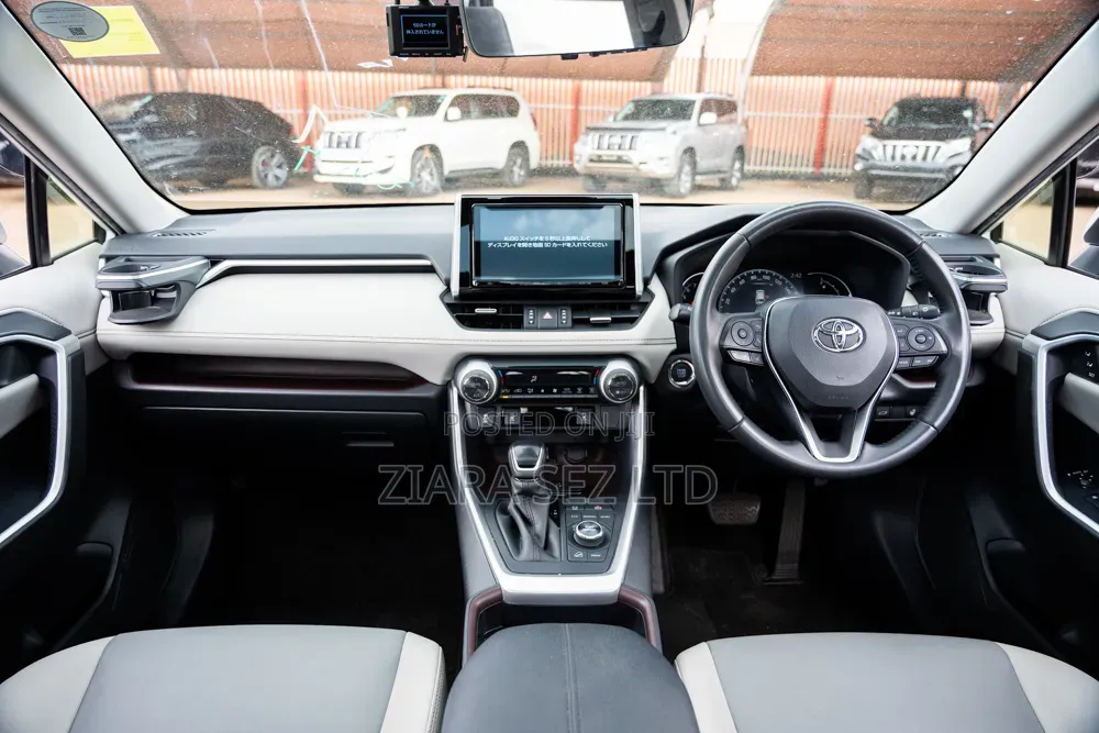 Toyota RAV4 2021 White