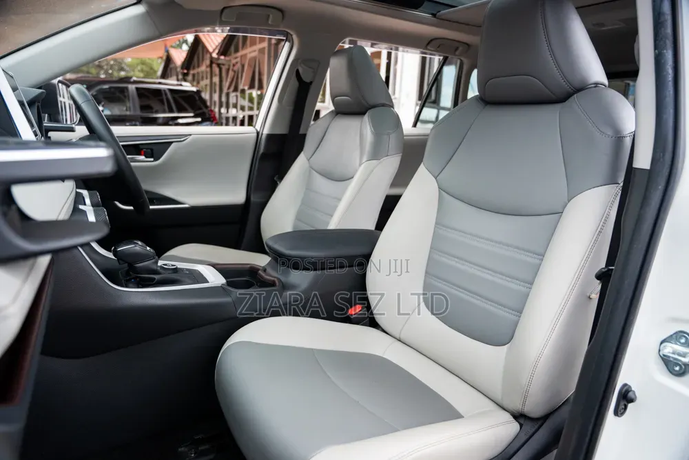 Toyota RAV4 2021 White