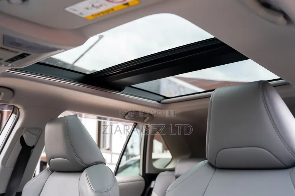 Toyota RAV4 2021 White