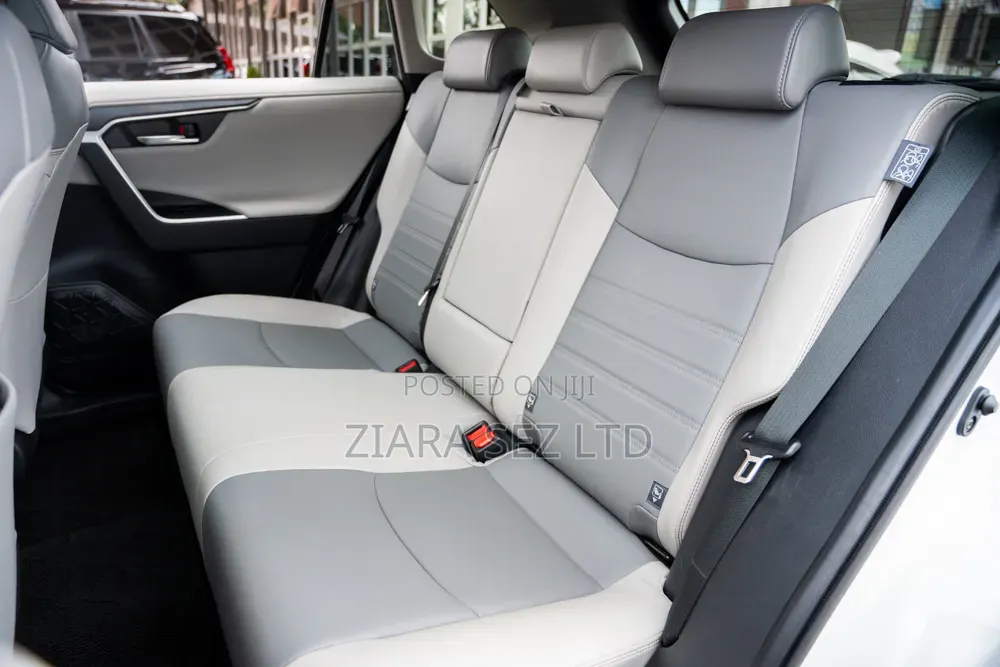 Toyota RAV4 2021 White