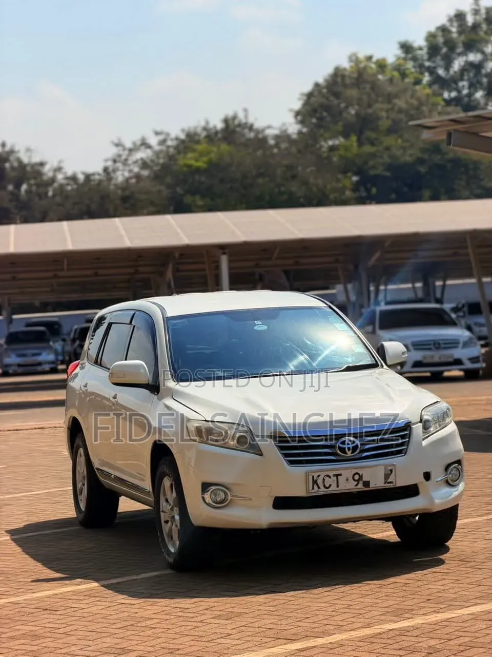 Toyota Vanguard 2011 White