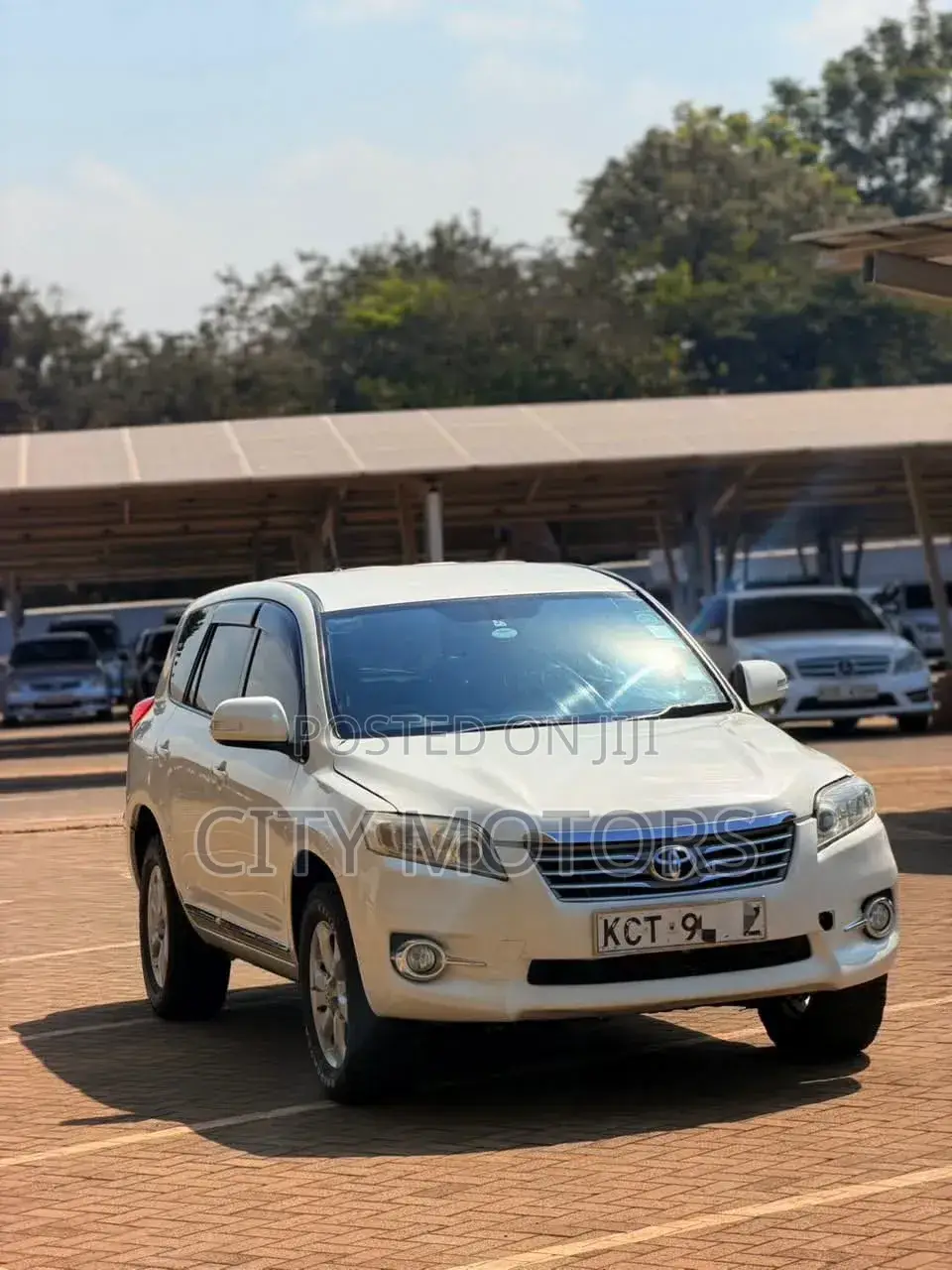 Toyota Vanguard 2011 White