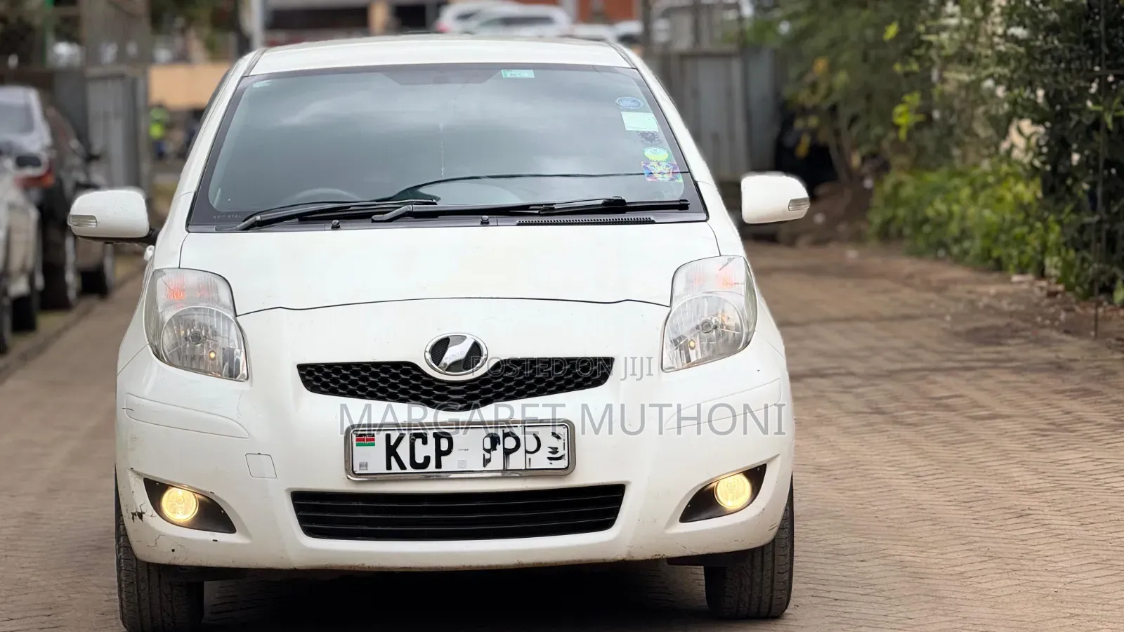 Toyota Vitz 2010 White