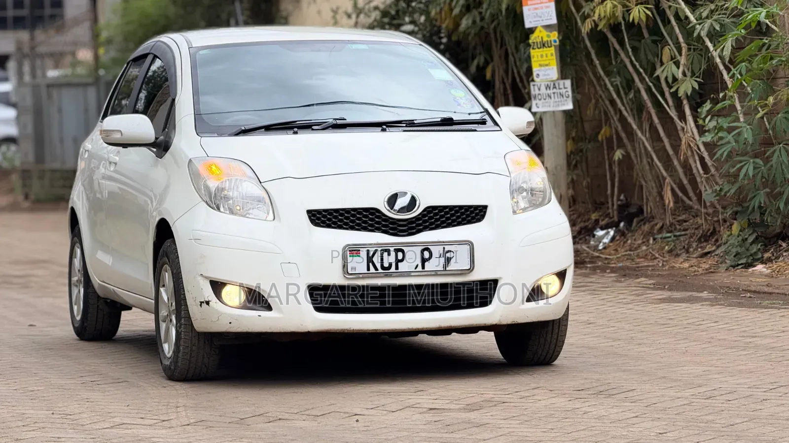 Toyota Vitz 2010 White