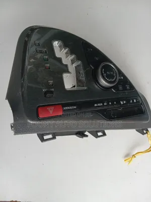 A/C Control Panel Toyota Isis 2005