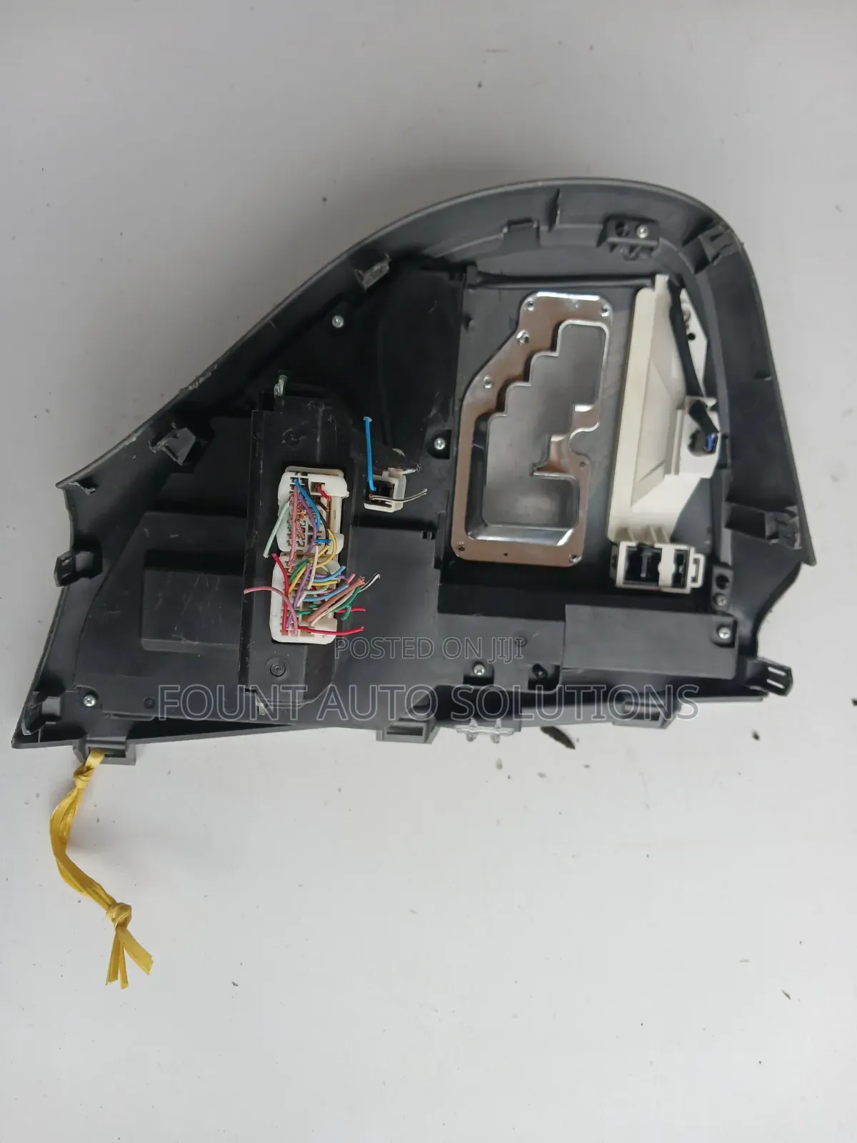 A/C Control Panel Toyota Isis 2005
