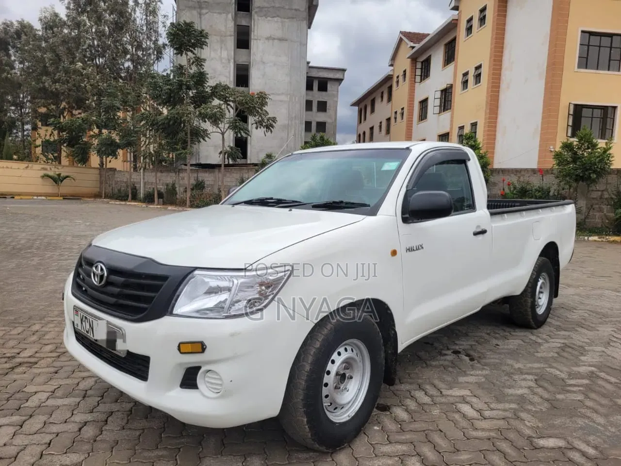 Toyota Hilux 2010 White