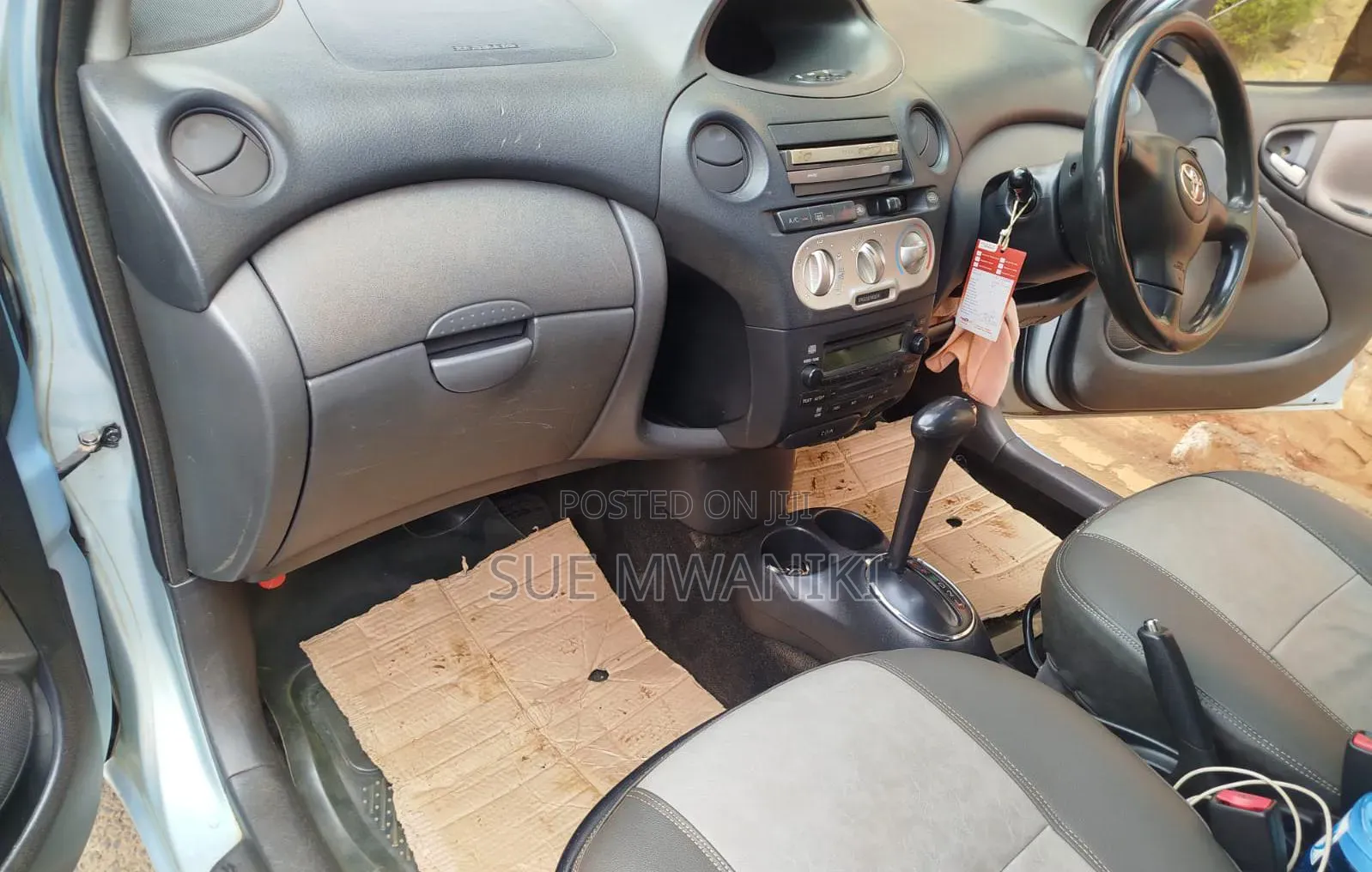 Toyota Vitz 2004 Silver