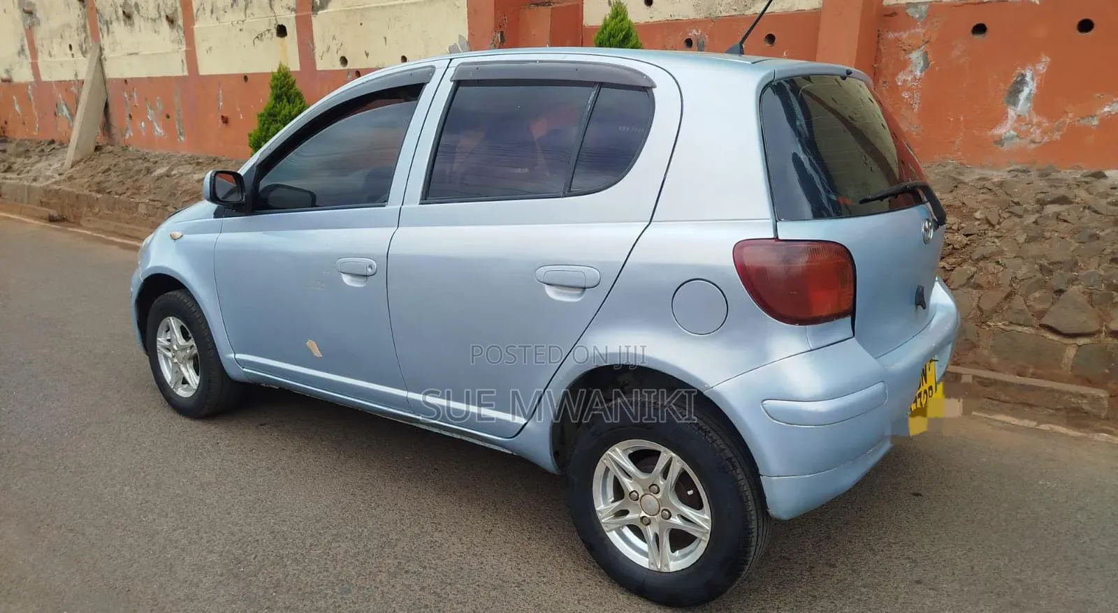 Toyota Vitz 2004 Silver