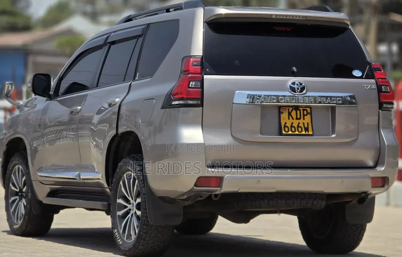 Toyota Land Cruiser Prado 2019 Gray
